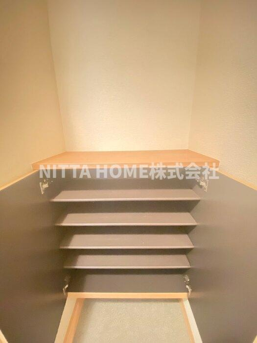 ゴマリ　ジャーディンの設備|シューズボックスも付いています＊