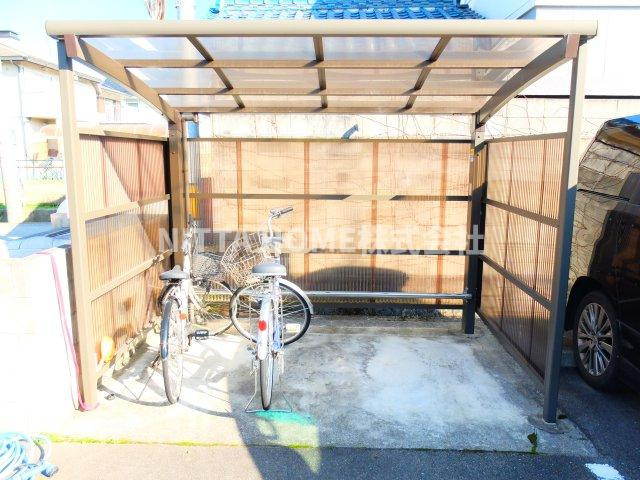 ゴマリ　ジャーディンのその他|屋根付きの駐輪場も完備◎