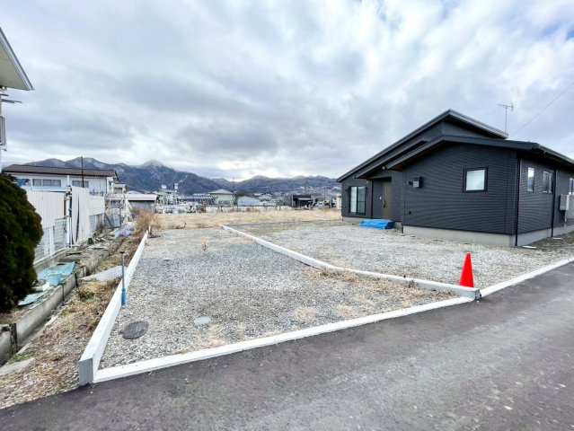千曲市寂蒔の前面道路含む現地写真|B号地