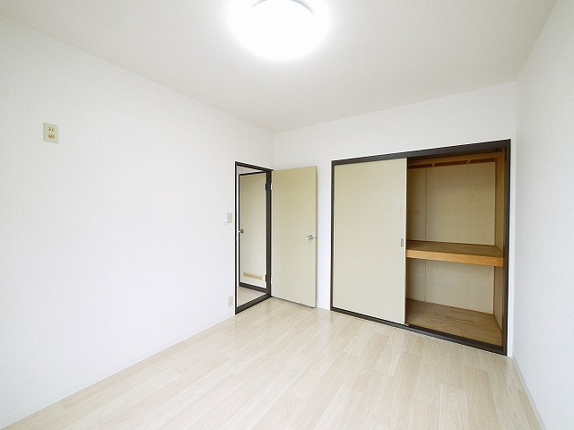 グリーンハイツ箕山の洋室