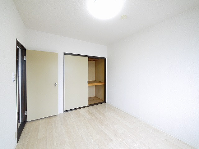 グリーンハイツ箕山の洋室