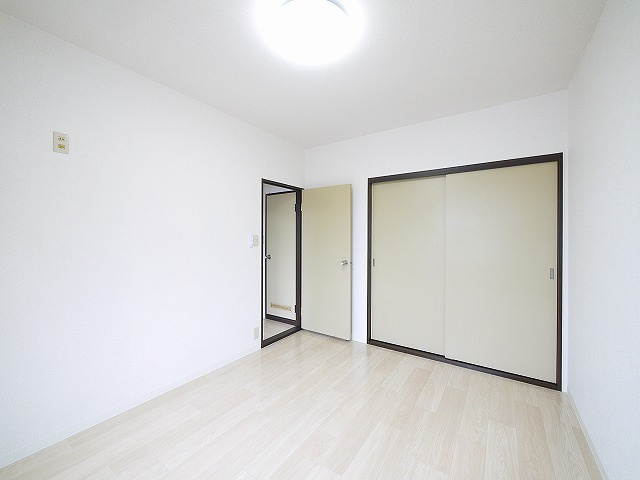 グリーンハイツ箕山の洋室