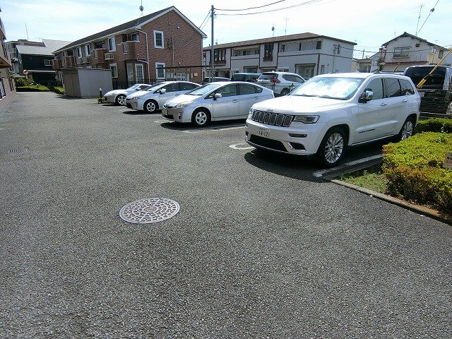 アルバ・レンの駐車場