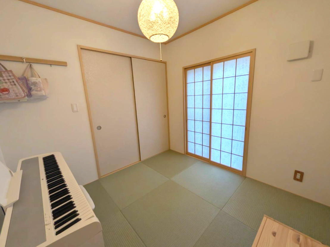 和泉市春木町2階建て角地（南松尾はつが野学園校区）の和室|落ち着いた雰囲気の和室付きです