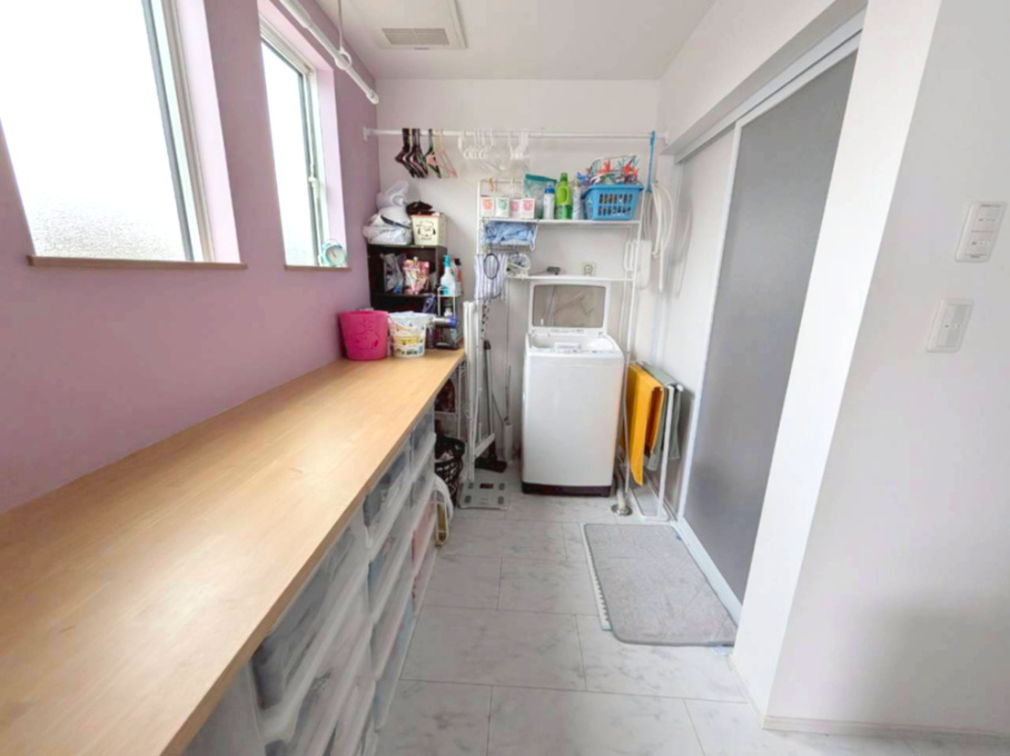 伯太町3丁目：中古一戸建ての脱衣所|バルコニー側から撮影しました。