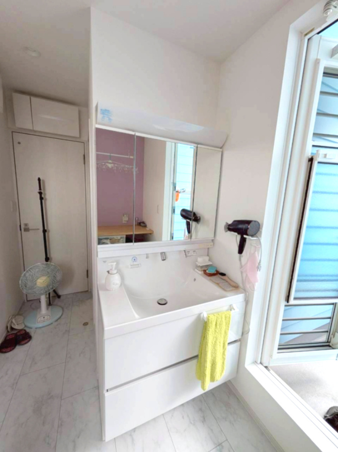 伯太町3丁目：中古一戸建ての独立洗面台|独立洗面台で身支度をすべて済ませてしまいましょう