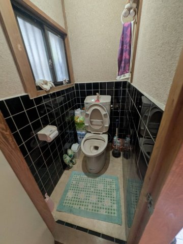 和泉市寺門町1丁目戸建のトイレ|シンプルで使いやすいトイレです