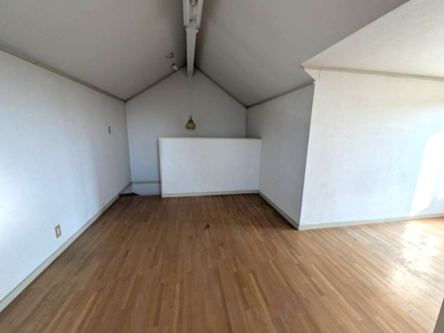 和泉市今福町戸建の洋室|コンパクトで使いやすい洋室です