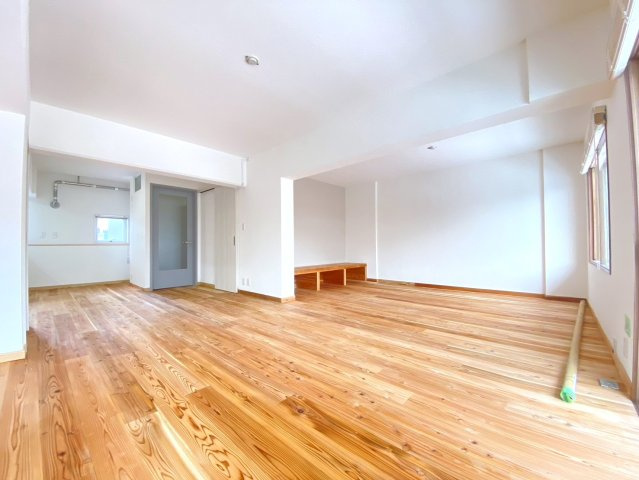 山の手ガーデンハイツA棟の居間・リビング