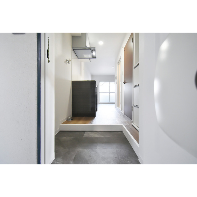 プレリュード御井町【10.000円キャッシュバック対象物件】の玄関|明るい玄関です