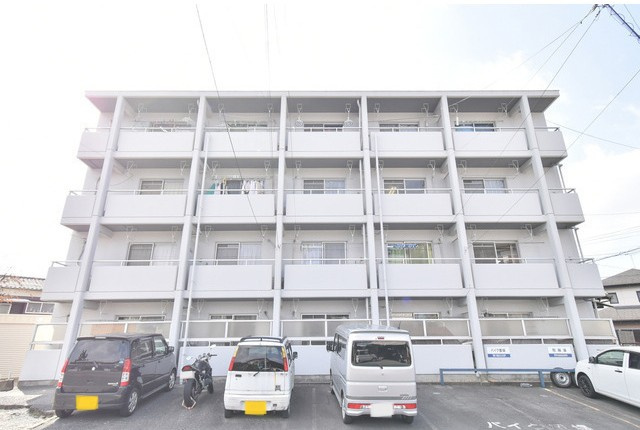 プレリュード御井町【10.000円キャッシュバック対象物件】の駐車場|駐車場があるので、車を買う予定の方も安心です