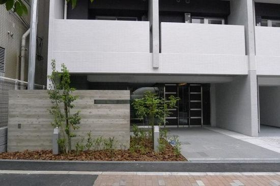 ステージファースト根岸のエントランス