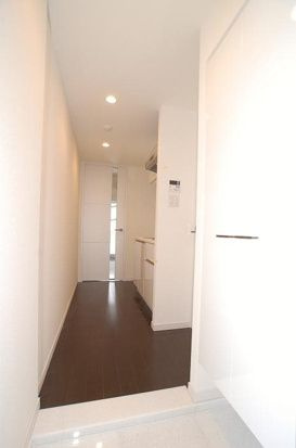 ステージファースト根岸の玄関