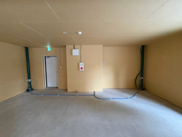 平塚市浅間町の店舗事務所の居間・リビング