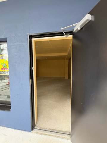 平塚市浅間町の店舗事務所の収納