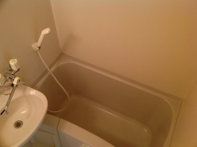 レオパレス花野の浴室|同じタイプのお部屋の写真です。