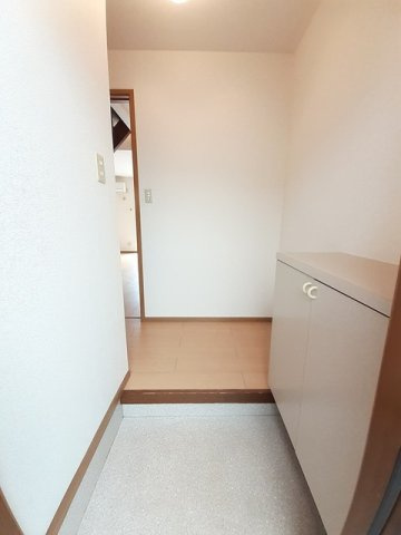 ニュークレストール光ケ丘の玄関|落ち着いた玄関です