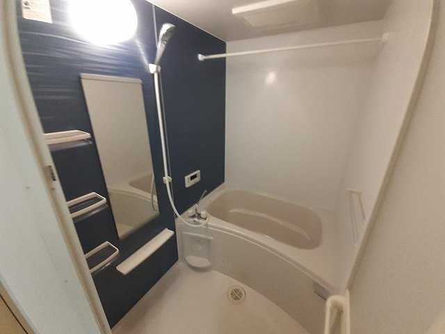 セレーノ　エストⅠの浴室|落ち着いた空間のお風呂です