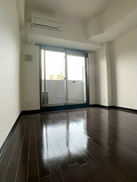 プレミアムコート名古屋金山インテルノの居間・リビング