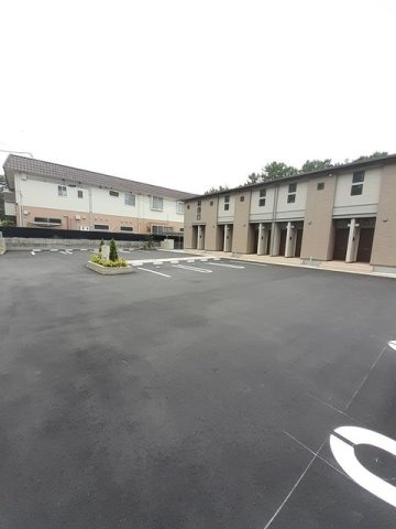 Ｍ’ｓ　ＮＩＪＩＧＡＨＡＭＡの駐車場