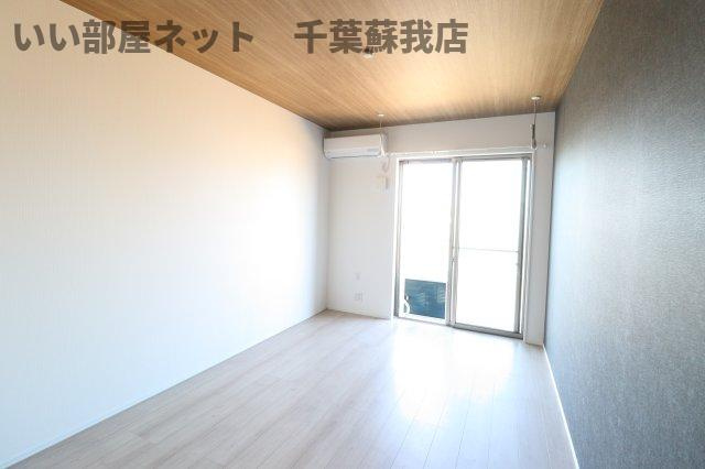 和良比新築アパートの居間・リビング|こちらの居間で趣味の時間をお楽しみください