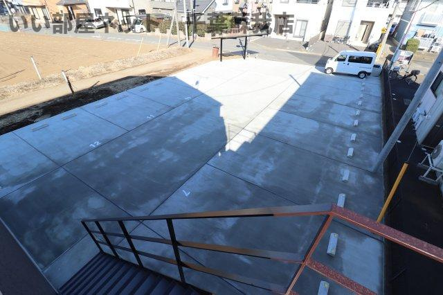 和良比新築アパートの駐車場|駐車場に車を止められます
