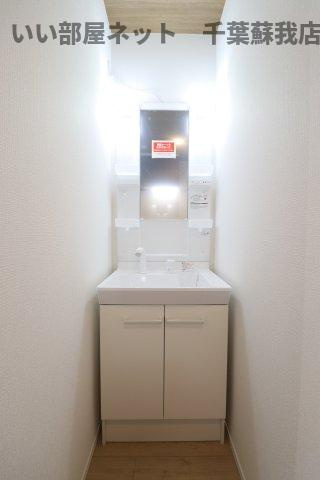 和良比新築アパートの洗面所|ゆったりとスペースのある洗面所