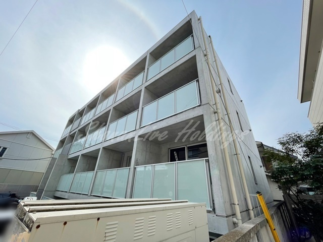 藤沢市朝日町の賃貸マンションの外観|鉄筋コンクリートマンションで防音面も安心♪