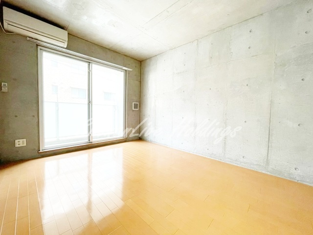 藤沢市朝日町の賃貸マンションの居間・リビング|おしゃれな洋室♪