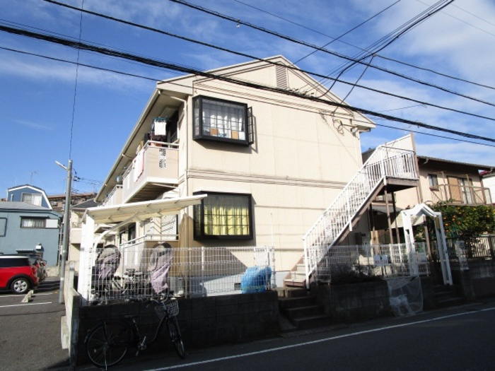 クレストコートの外観