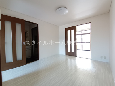 【居間・リビング】 | レッドウィング３番館 | 別部屋写真です。