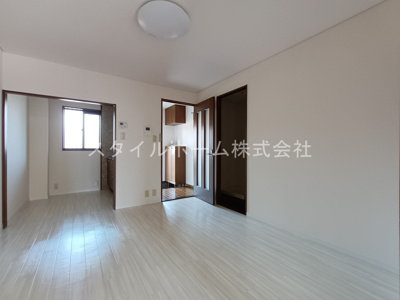 【居間・リビング】 | レッドウィング３番館 | 別部屋写真です。