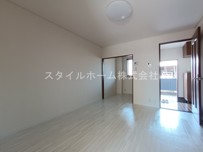 【居間・リビング】 | レッドウィング３番館 | 別部屋写真です。