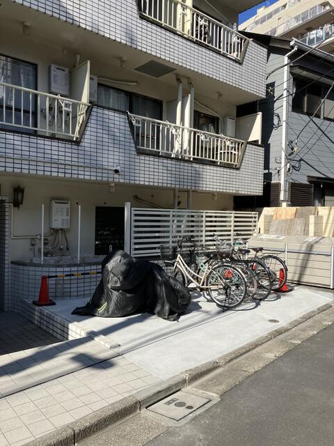 駐輪場　ゴミ置き場