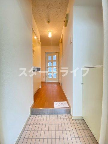 大阪市東淀川区下新庄３丁目の賃貸マンションの玄関