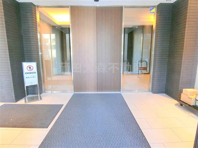 ザ・レジデンス蒲田アイリスコートの外観|2016年1月築　RC鉄筋コンクリート造地上12階建て総戸数82戸の分譲賃貸マンション
京急本線京急蒲田駅近、京浜東北線蒲田駅も徒歩圏内の東京都大田区蒲田3丁目　