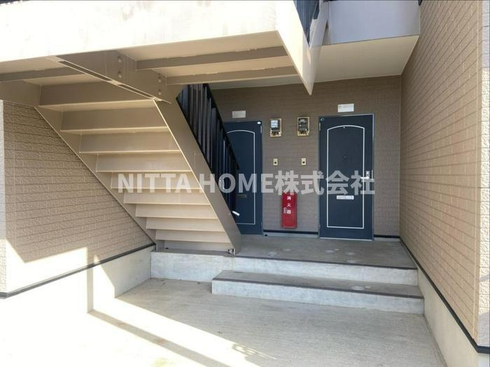 ルミナスのエントランス|お部屋は１階です◆