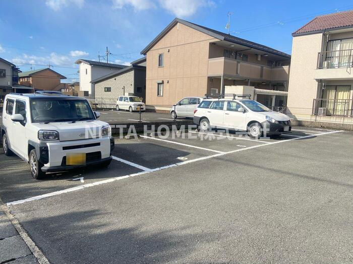 ルミナスの駐車場|駐車場は３台分の確保あります◎