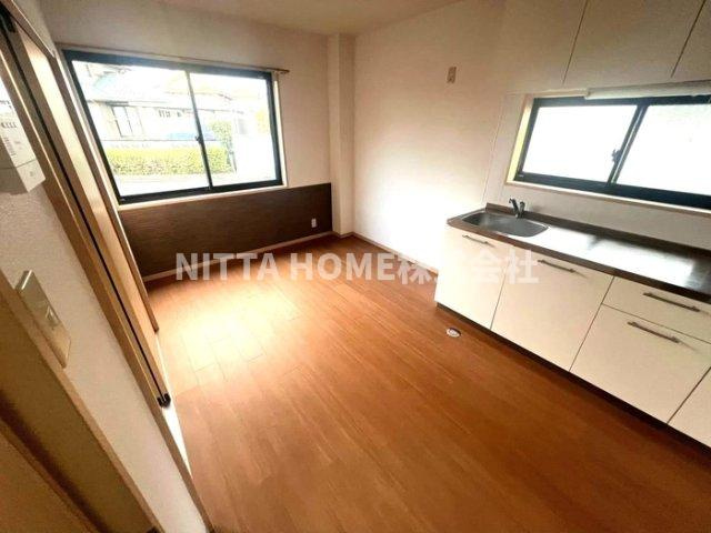 ルミナスの居間・リビング|ダイニングは８帖です◆