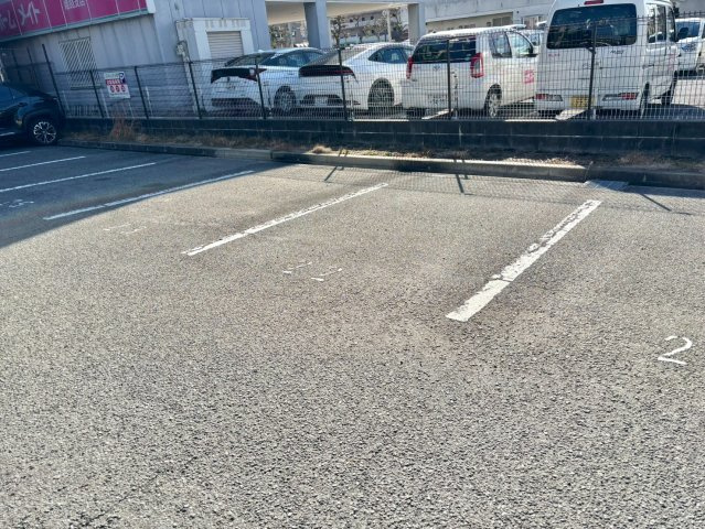 メルベーユコートの駐車場