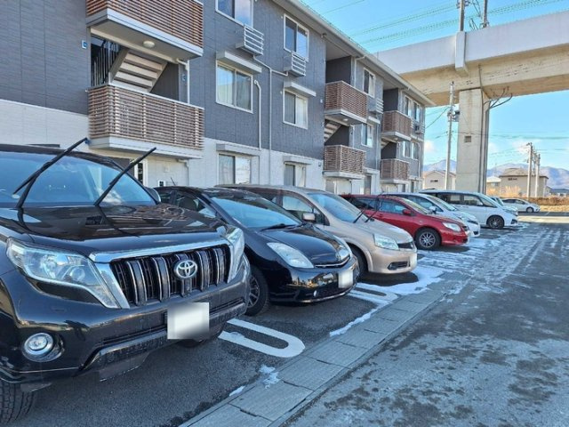 センチュリーの駐車場