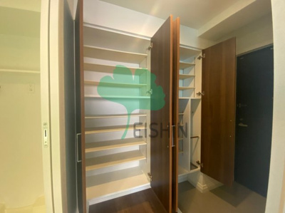 【玄関】 | エンクレスト博多THE TIME(エンクレスト博多ザタイム) | 下駄箱もしっかりついてます！