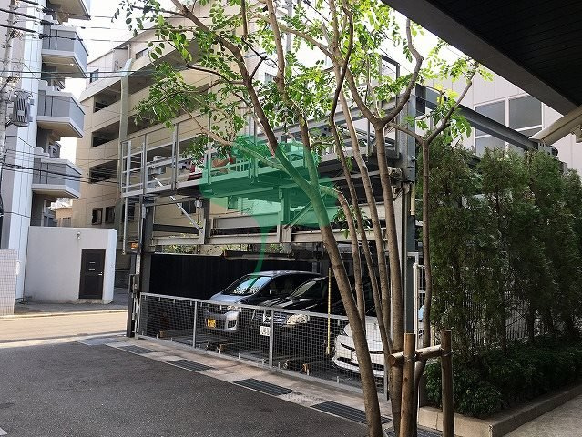 アソシアグロッツォクアトロ博多の駐車場