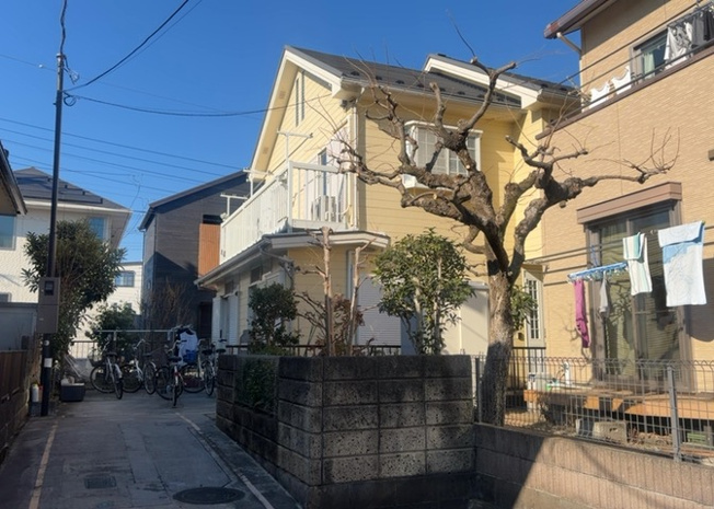 【構造・工法・仕様】 | 木造住宅とは土台、壁、柱など建築物の強度を支える構造体の材に木が使用されている構造を指します。構造体は建物の自重を支えるだけではなく風圧や水圧、積裁荷重などあらゆる衝撃に耐えるための基礎です。