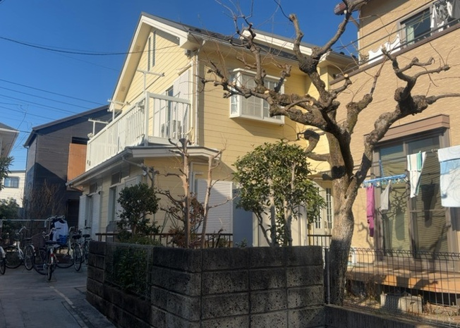 【玄関】 | 玄関は家の顔と言っても過言ではありません。現地を見学する際は玄関の広さや全体のバランスなどを見てみるといいでしょう。一般的なアプローチのしやすさだけではなく、お年寄りにも優しい設計のものだと安心です。