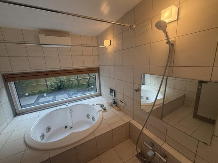 清閑寺霊山町の浴室