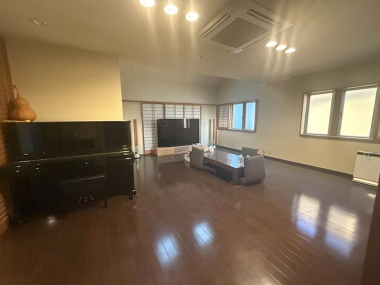 清閑寺霊山町の居間・リビング