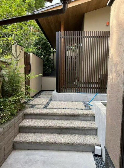 清閑寺霊山町の玄関