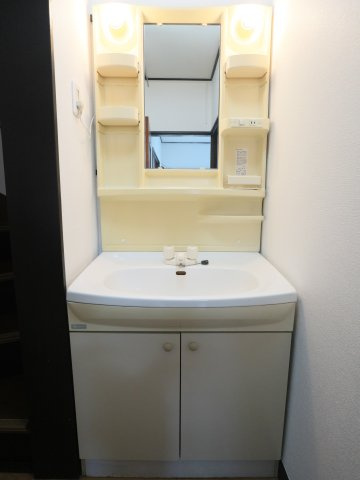 岩佐邸の独立洗面台