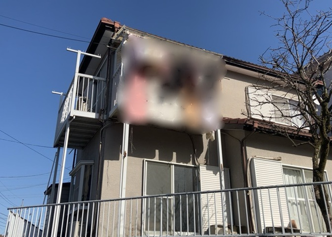 【バルコニー】 | バルコニーは、室外の専用スペースのうち、「屋根がなく開放された空間」であるものを指します。ベランダより広いタイプのものが多く、日当たりもよいため家庭菜園などを楽しみたい人にとって適した環境となります。